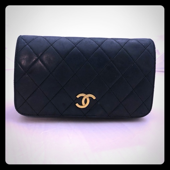 🔥CHANEL Clutch w/COA🔥 - Picture 1 of 6